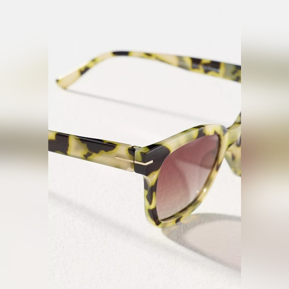 Peepers x Anthropologie Square Sunglasses In Yellow Tortoise - Picture 3 of 3